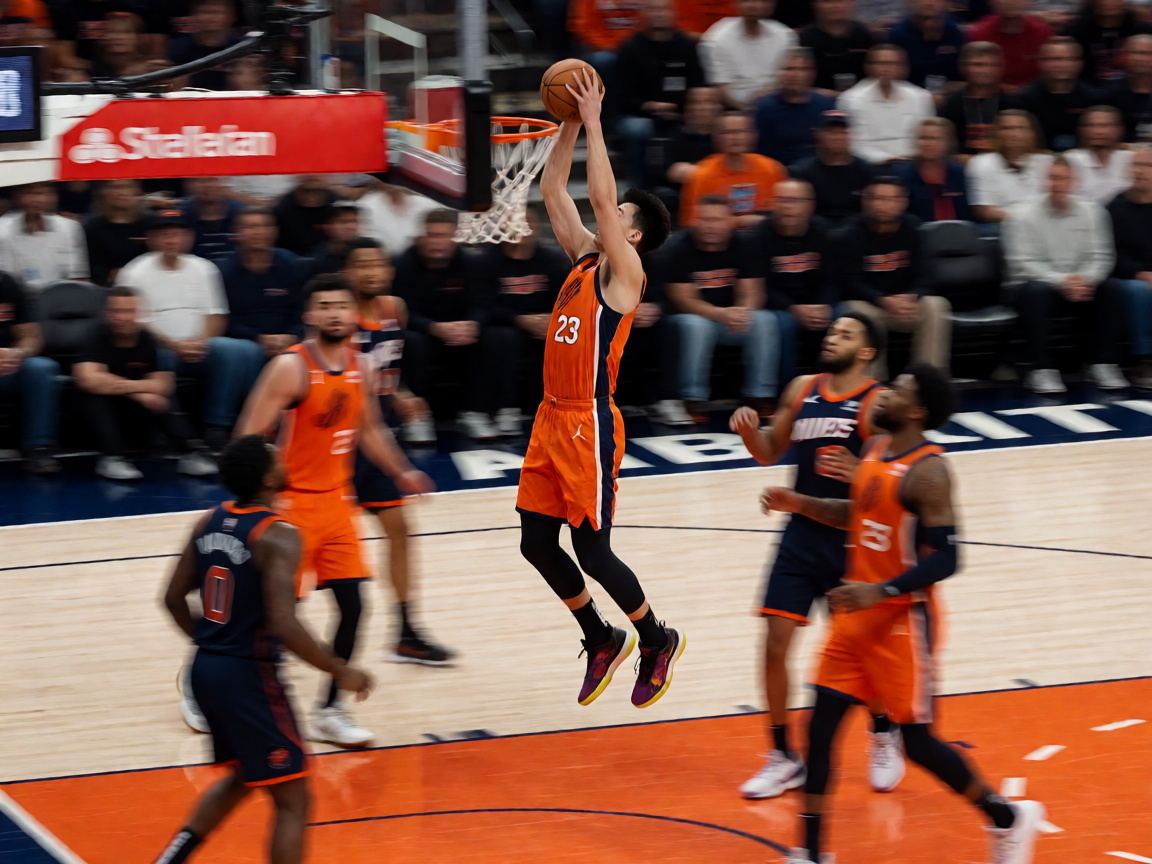 NBA篮球比赛激烈对抗瞬间，球员在篮下完成精彩扣篮动作
